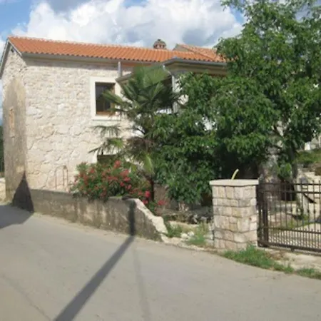 Cosy With A Pool * Gabonjin