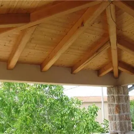 Cosy With A Pool Gabonjin