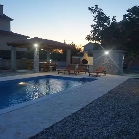 Cosy With A Pool * Gabonjin