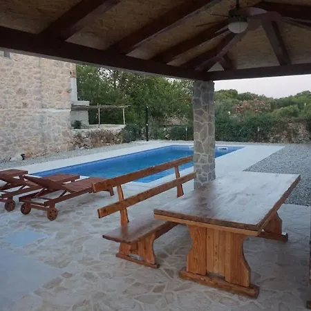 Cosy With A Pool Appartamento Gabonjin